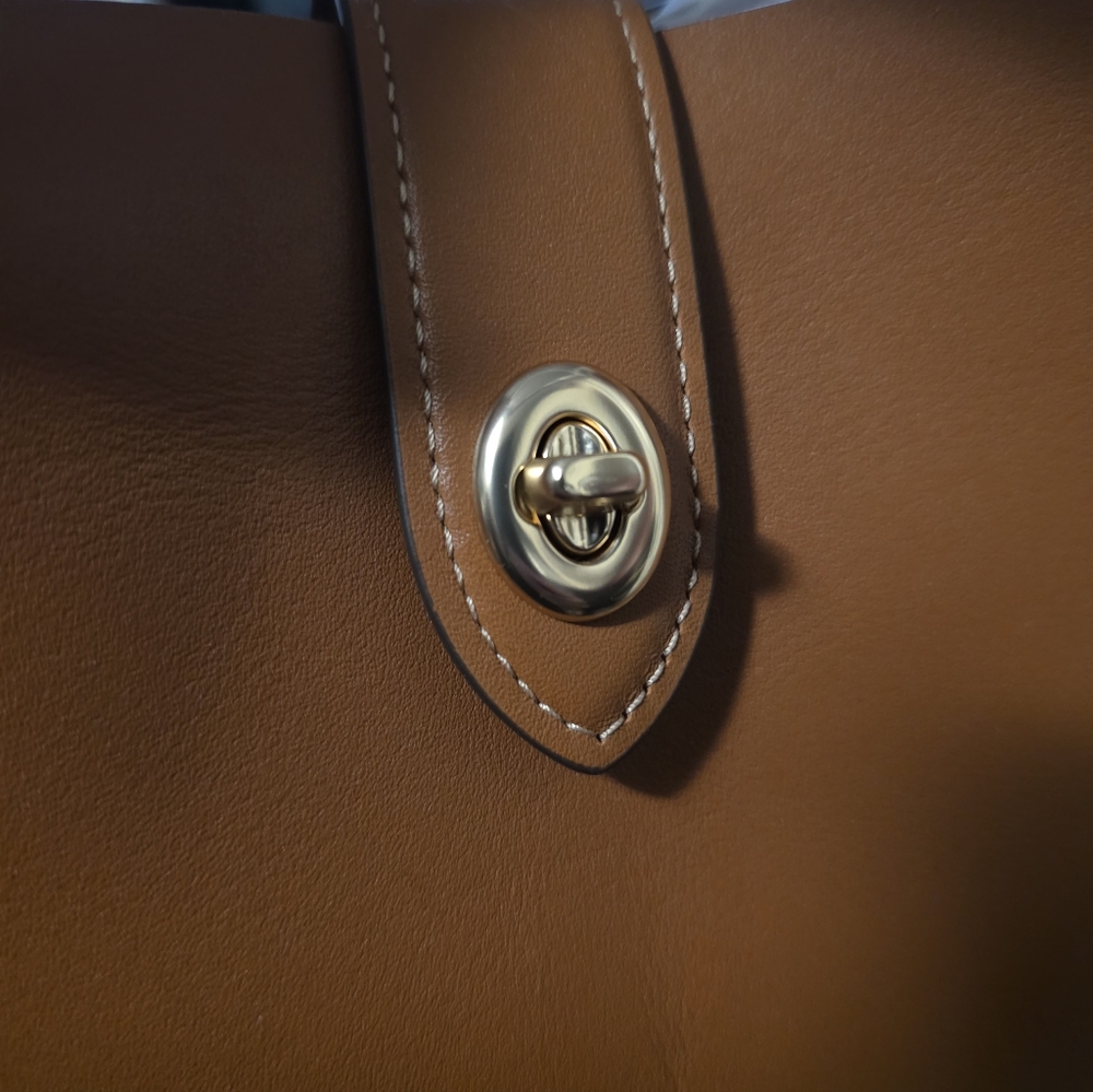 Coach Hadley Turnlock Tote With Matching Wallet Nwt - Picture 9 of 16